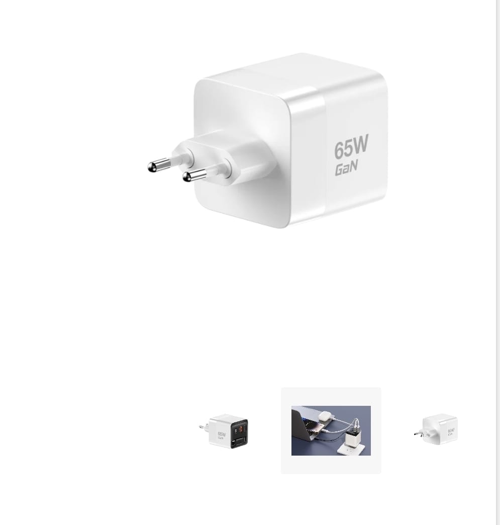 מטען קיר עם כבל נשלף MWC65RC בצבע לבן מבית MIRACASE